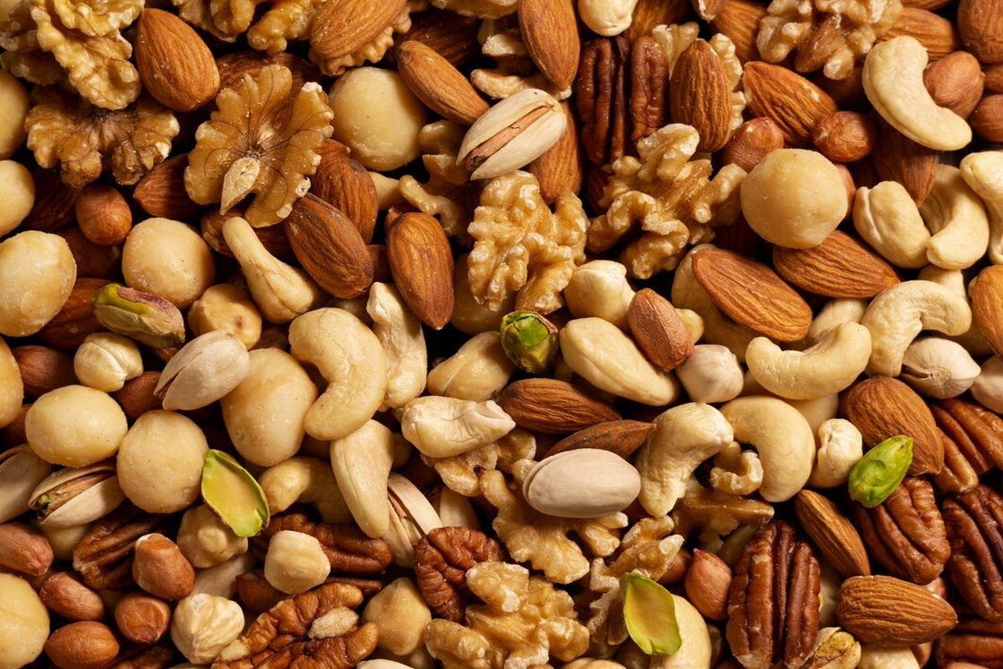 Does consuming walnuts help reduce hair loss due to lack of folic acid?