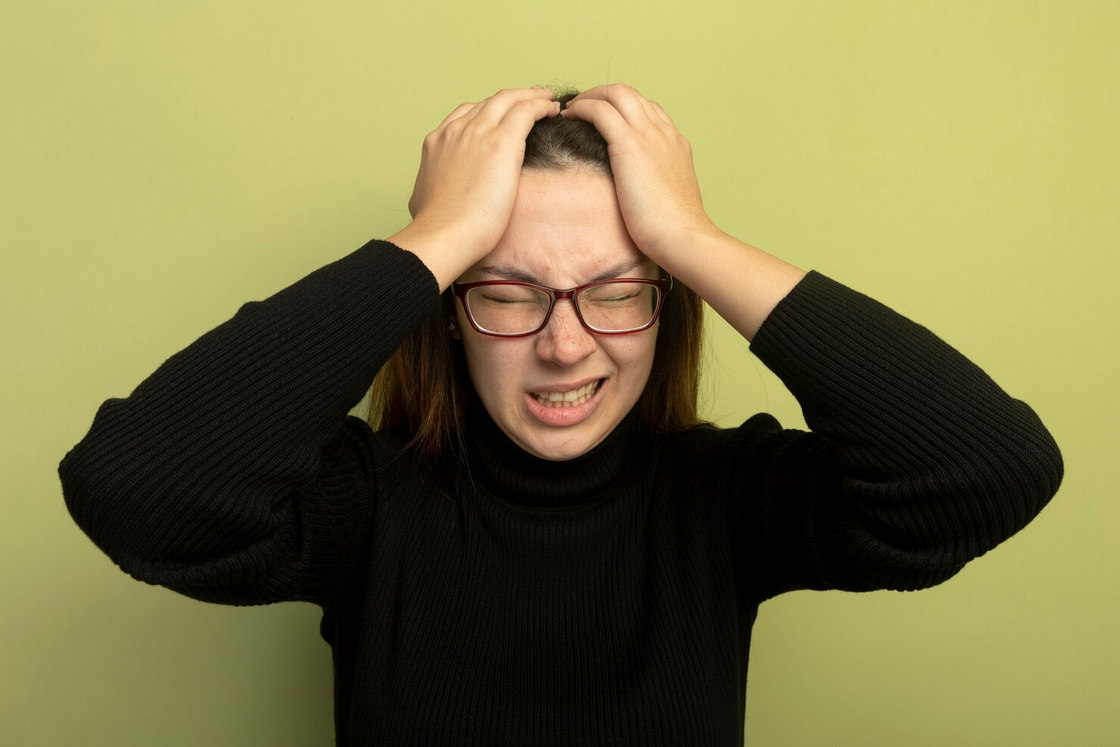 Causes Dandruff in Your Eyebrows